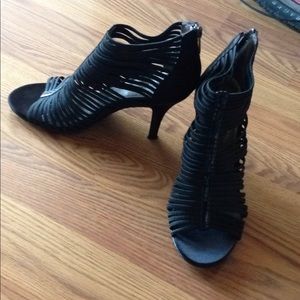 Kenneth Cole comfortable strappy black heels